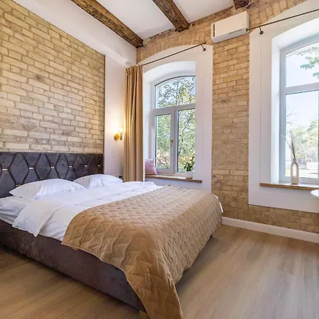 Cohost I Brand New Apt, W-ac In A Location Apartmán *