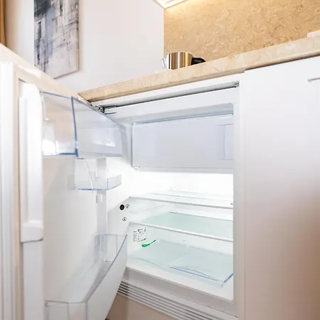 Cohost I Brand New Apt, W-ac In A Location Appartement